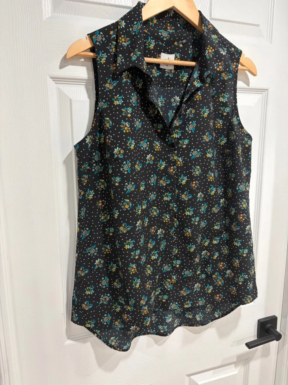 CAbi Black Sleeveless Floral Collared Pull-Over Blouse with Buttons - Picture 2 of 9